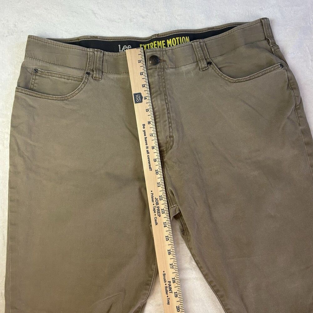 Lee Men's 44x32 Straight Relaxed Taper Extreme Motion Stretch Tan Khaki Pants - Picture 4 of 9